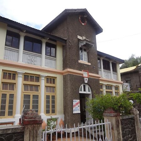Hotel Rajmandir Pune Bagian luar foto