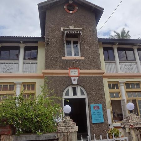 Hotel Rajmandir Pune Bagian luar foto