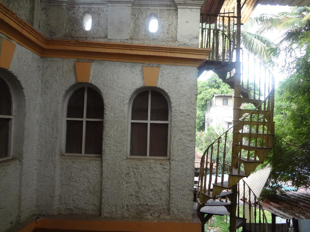 Hotel Rajmandir Pune Bagian luar foto