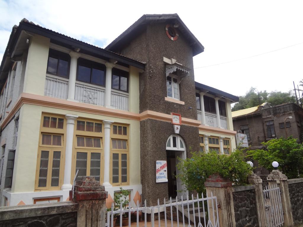 Hotel Rajmandir Pune Bagian luar foto